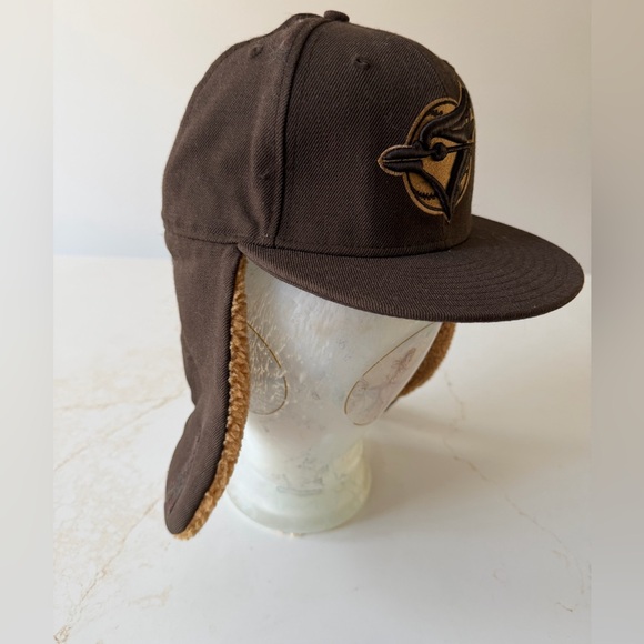 Toronto Blue Jays trapper hat with sherpa lining - Picture 2 of 14